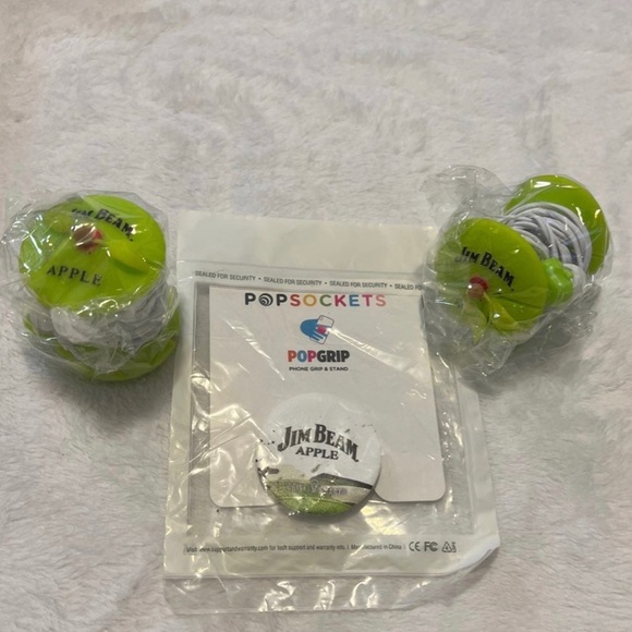 Jim Beam Apple Bundle of 2 head phones and 1 popsocket - Picture 1 of 5